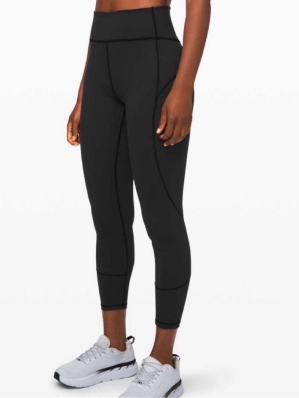 Lululemon In Movement 25” in Black, size 6